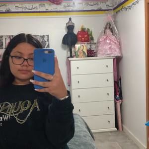 Meet your Posher, Crystal